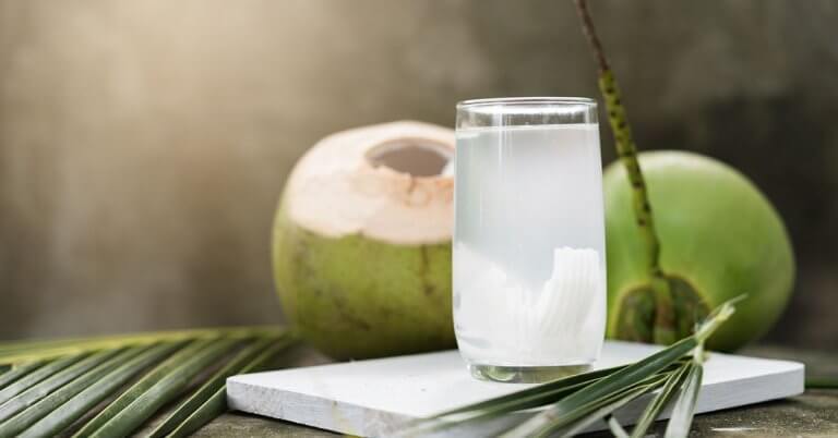 Ce se întâmplă dacă bei apă de nucă de cocos timp de 7 zile pe stomacul gol