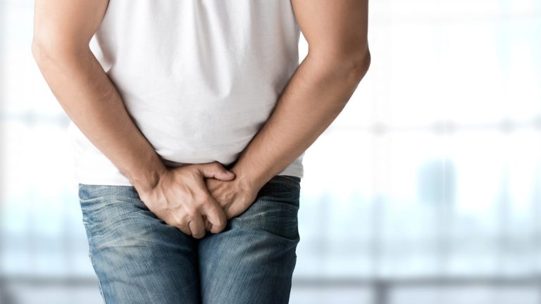 Testicule umflate: cauze, simptome și tratamente esențiale