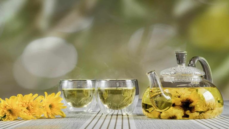 5 motive pentru care ceaiul de crizantema iti va imbunatati sanatatea